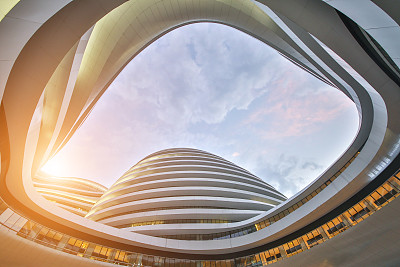 企業(yè)宣傳片制作中的構(gòu)圖拍攝藝術(shù)與攝影擴(kuò)印服務(wù)的協(xié)同價值